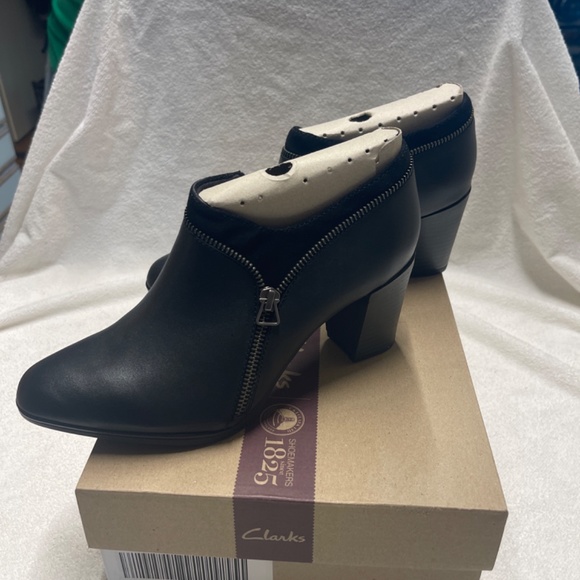 Clarks - Picture 2 of 11